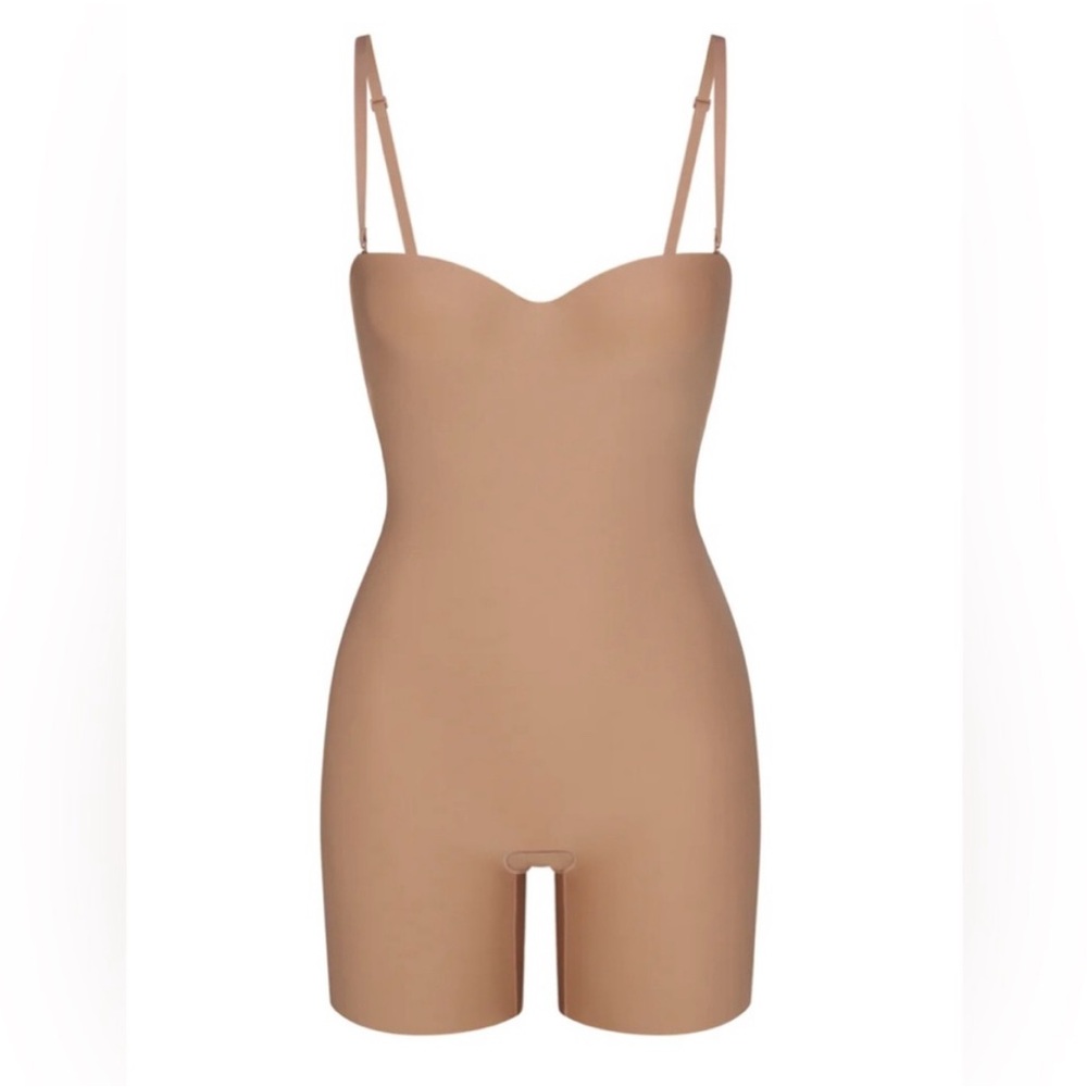 NWT SKIMS Sienna Body Underwire Mid Thigh Bodysuit - Size Medium